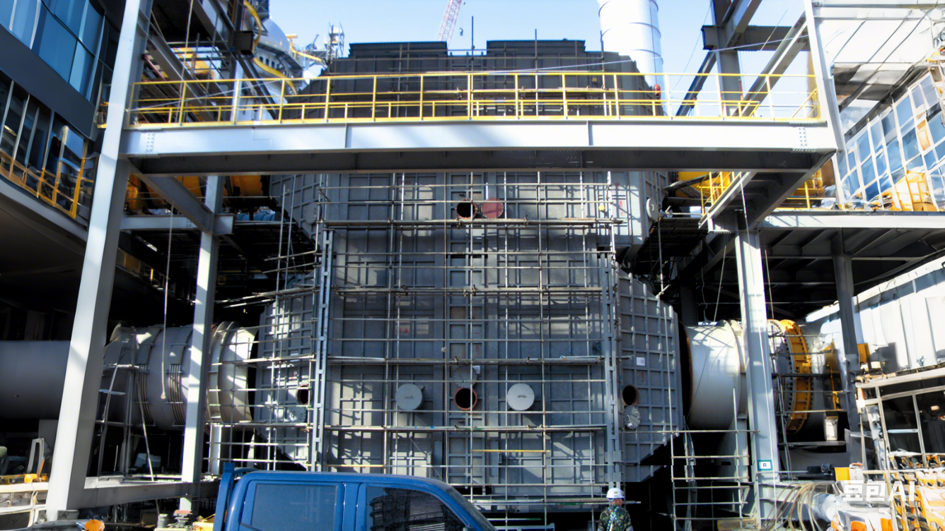 現(xiàn)代制鐵5250m&sup3;高爐熱風(fēng)爐雙預(yù)器